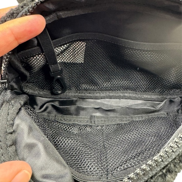 LOLE Sherpa Black Belt Bag - Picture 9 of 12